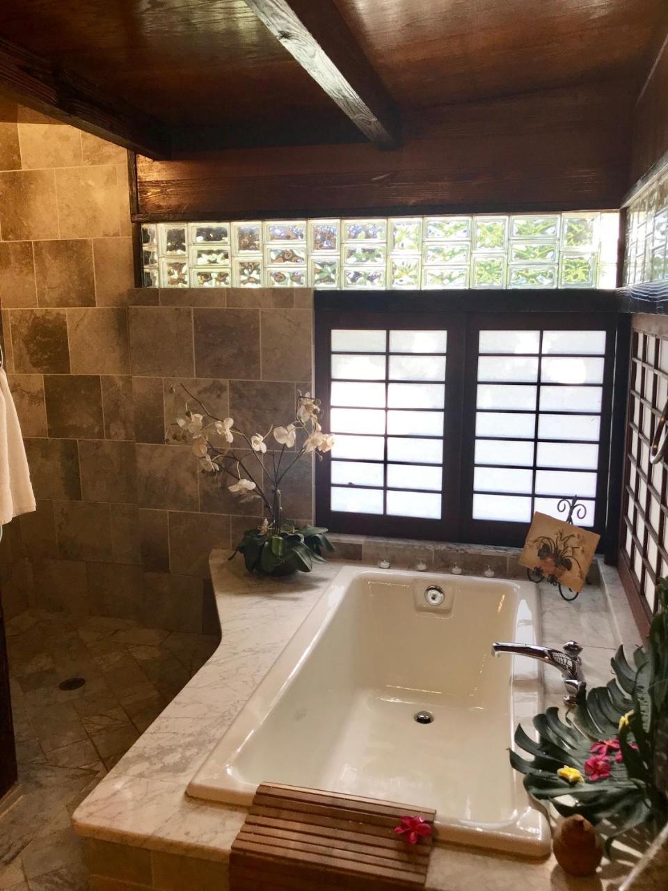 Hale Maluhia Country Inn Kailua-Kona Buitenkant foto