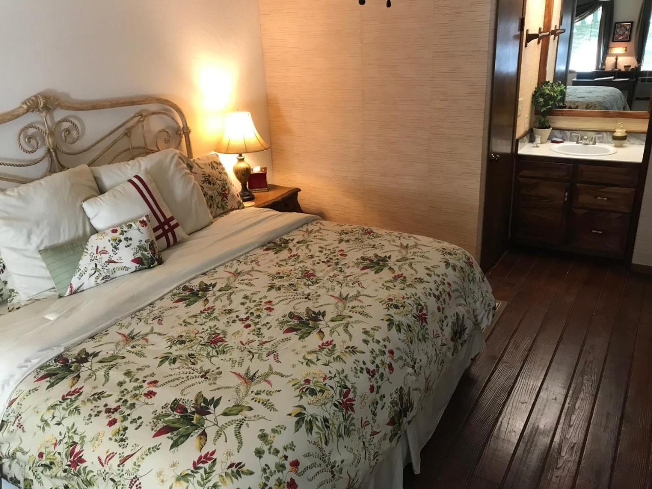 Hale Maluhia Country Inn Kailua-Kona Buitenkant foto